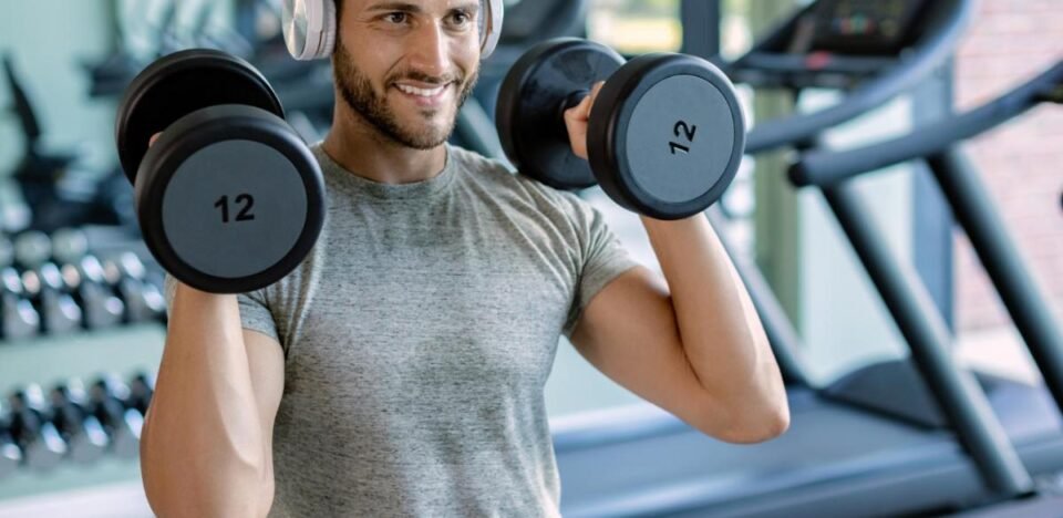 Quer saber como ganhar massa muscular rápido? Confira a dieta para hipertrofia, os melhores suplementos (Whey, Creatina) e dicas de treino.