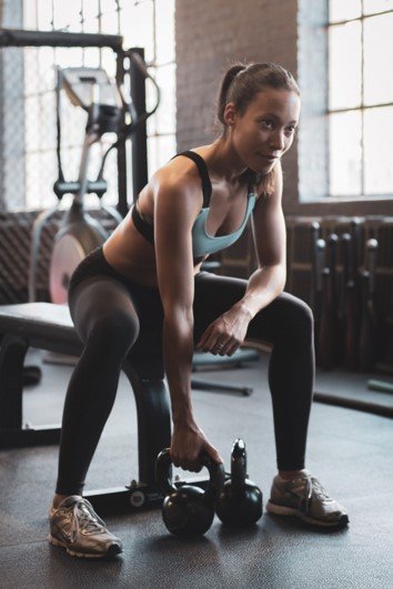 Domine a conexão mente-músculo e melhore seus resultados na academia. Entenda a neurofisiologia por trás da consciência corporal aplicada ao Treino.