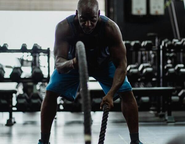 Aumente sua resistência, força e flexibilidade. Entenda os pilares do condicionamento físico e como otimizar sua energia e saúde em 2026.