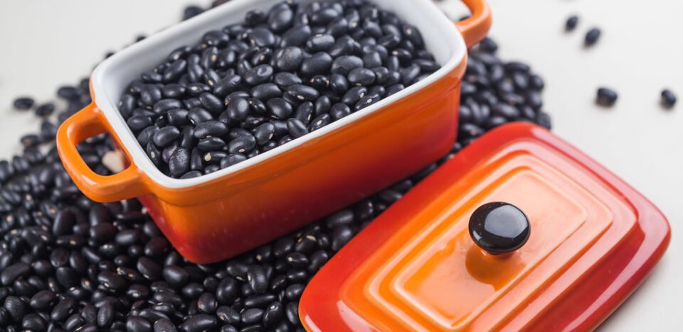 Feijão e síndrome metabólica: descubra como este alimento protege sua saúde, combate a obesidade e otimiza sua dieta para hipertrofia.