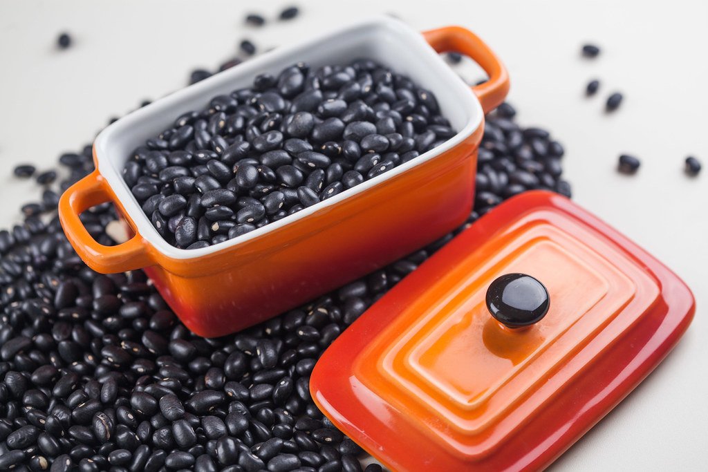 Feijão e síndrome metabólica: descubra como este alimento protege sua saúde, combate a obesidade e otimiza sua dieta para hipertrofia.