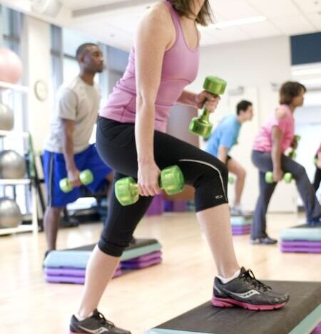 Analisamos os entraves biológicos na perda de peso. Entenda o impacto hormonal, o papel do sono e como otimizar o metabolismo em 2026.