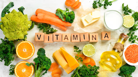 Sente cansaço no calor? Descubra as 3 vitaminas cruciais para ter mais energia e proteger a pele neste verão. Ciência e nutrição em um só lugar.