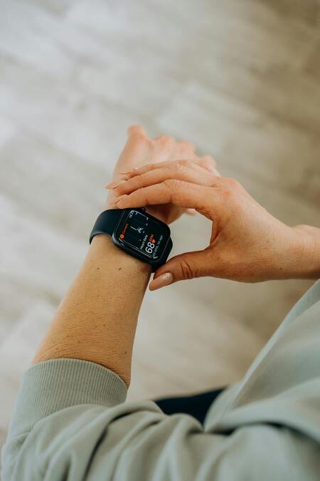 Use wearables sem estresse! Aprenda a ler dados biometrícos, evitar a ansiedade tecnológica e otimizar sua saúde com tecnologia de precisão.